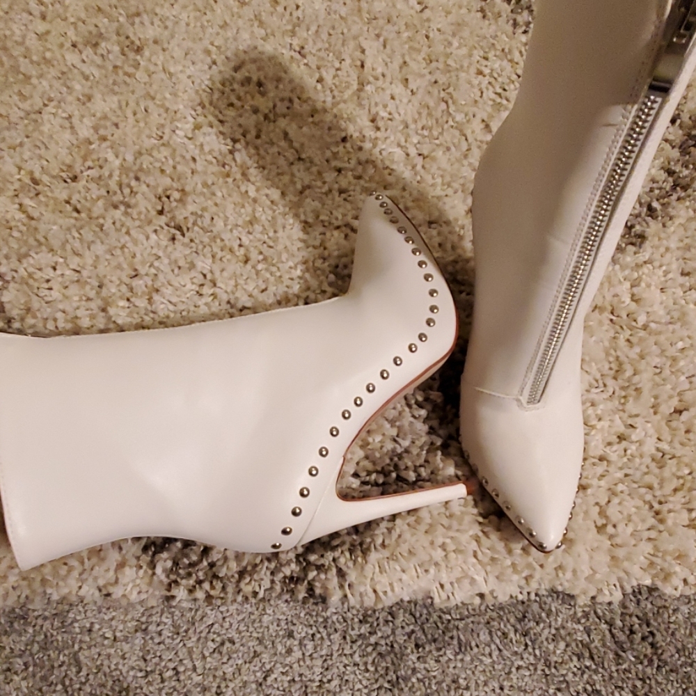 Heeled boots